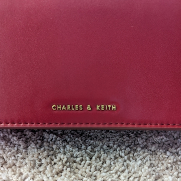 Charles & Keith Gold Buckle bag - Picture 4 of 8